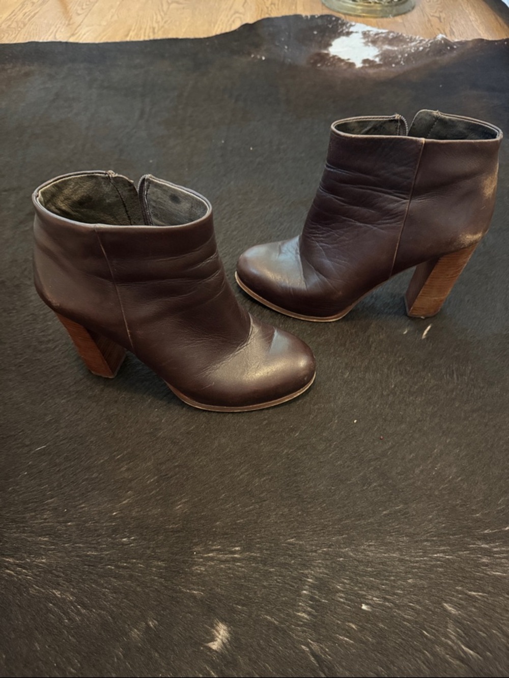 Brown leather 4.5" heeled side-zip booties SZ 8.5